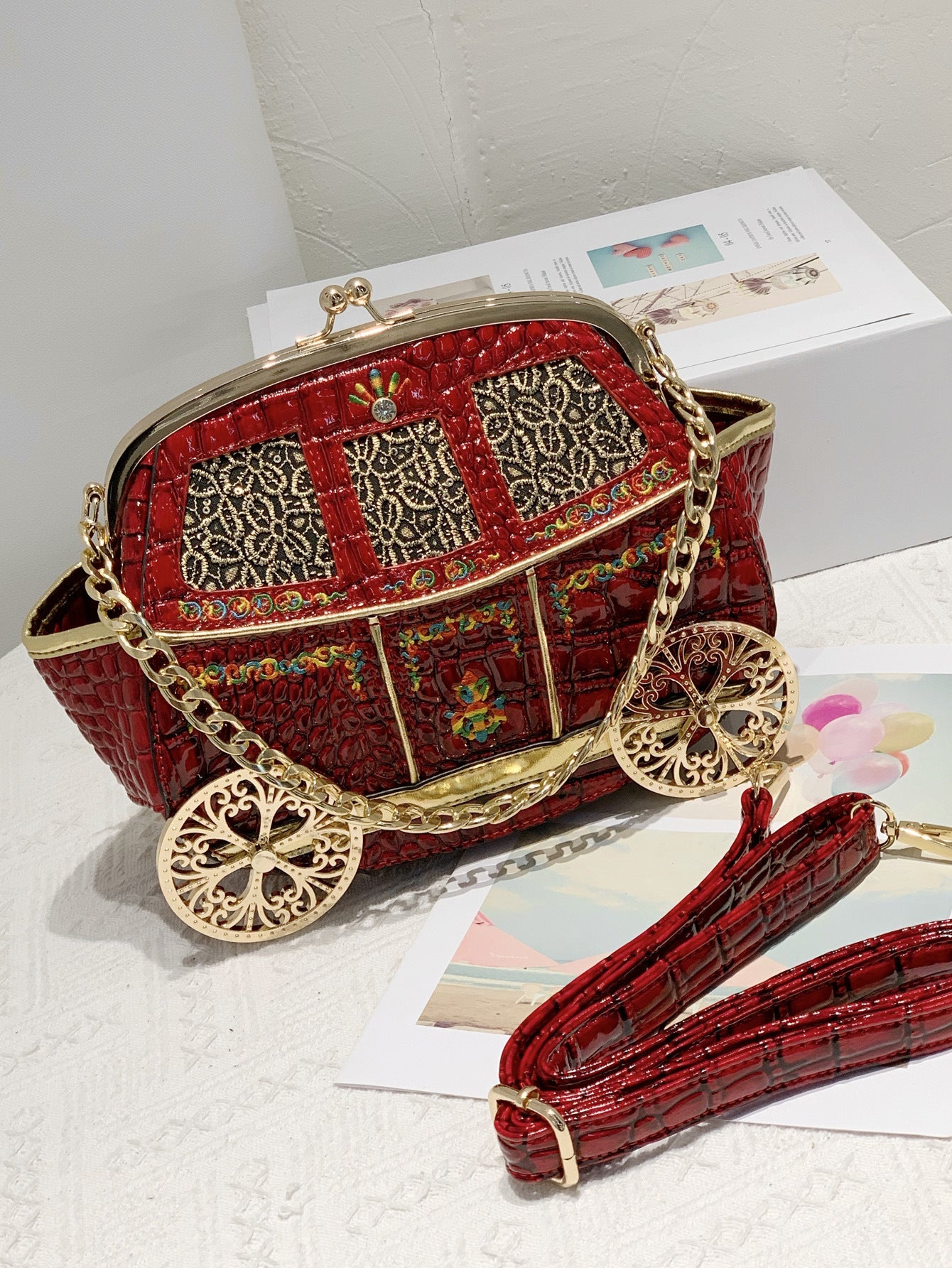 Creative carriage commuter bag chain messenger bag