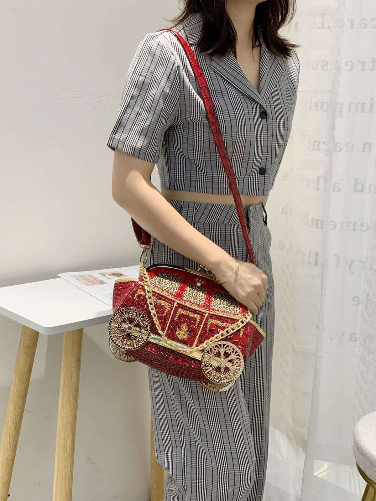Creative carriage commuter bag chain messenger bag